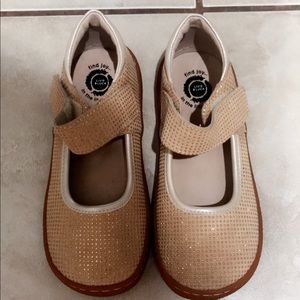 Livie and Luca size 2